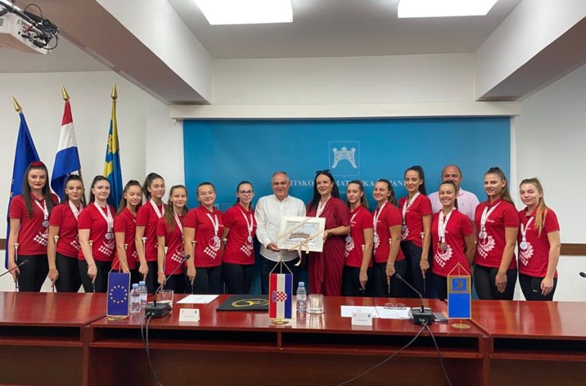  Župan primio Sinjske mažoretkinje, “Vi ste ponos Splitsko-dalmatinske županije”
